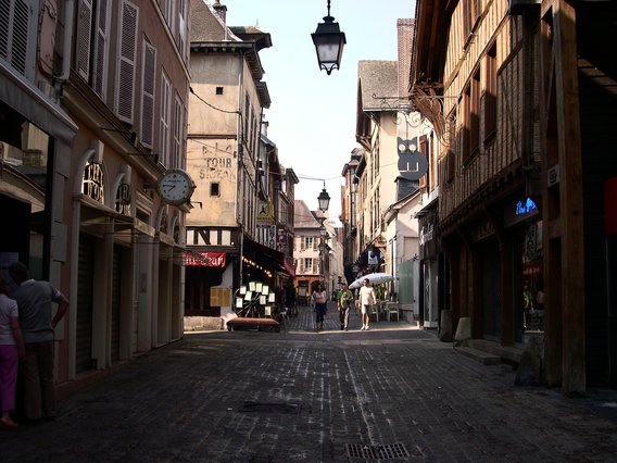   RUE CHAMPEAUX, rue piétonne